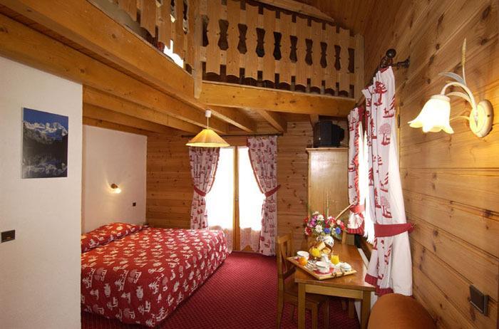 La Perdrix Blanche Hotel Châtel Стая снимка